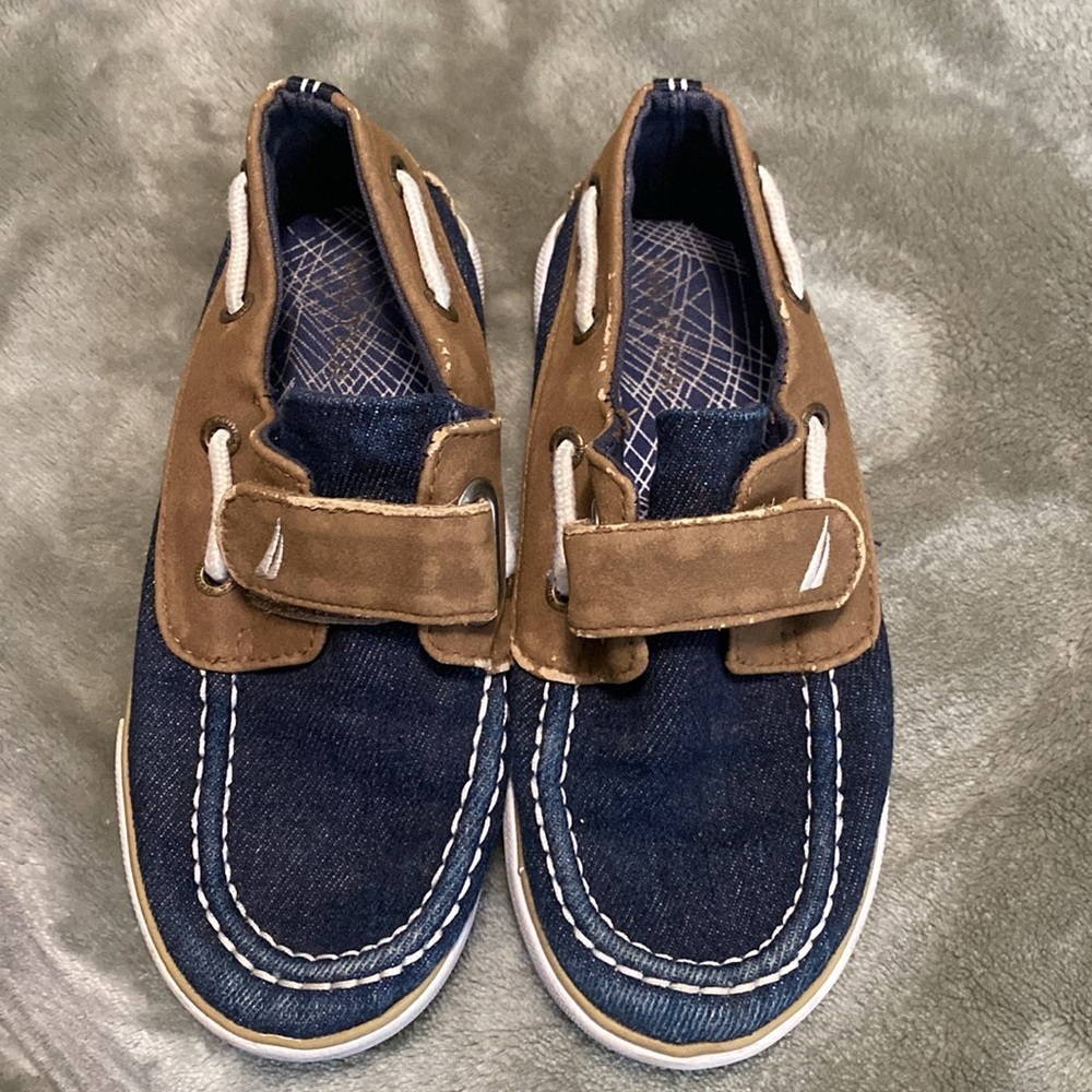 Toddler boy Nautica Navy and Tan Boat Shoes - Picture 2 of 5